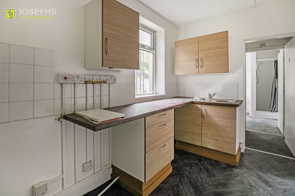 Property photo 2 of 3