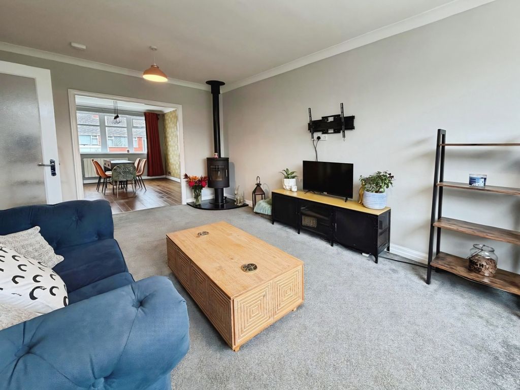 Property photo 2 of 16 Pbox-Living_Room-351382.Jpeg