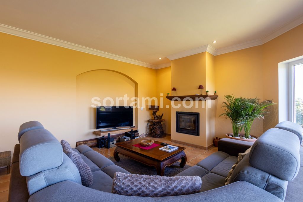 Property photo 2 of 41