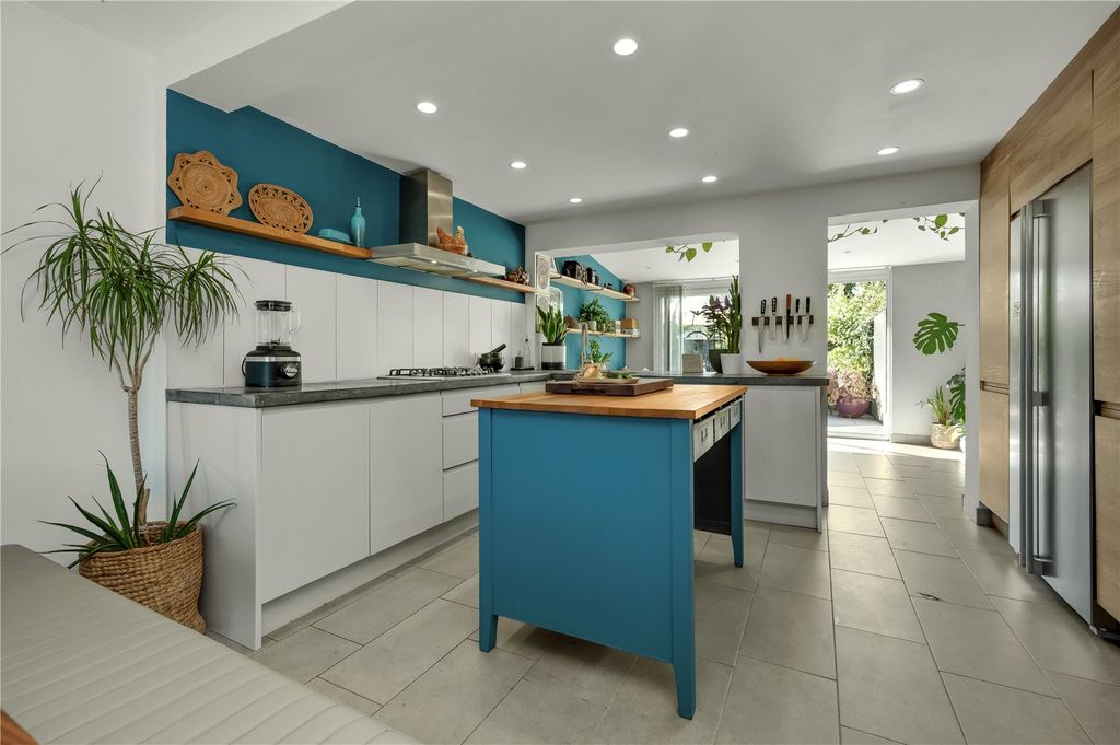 Property photo 3 of 21 Kitchen