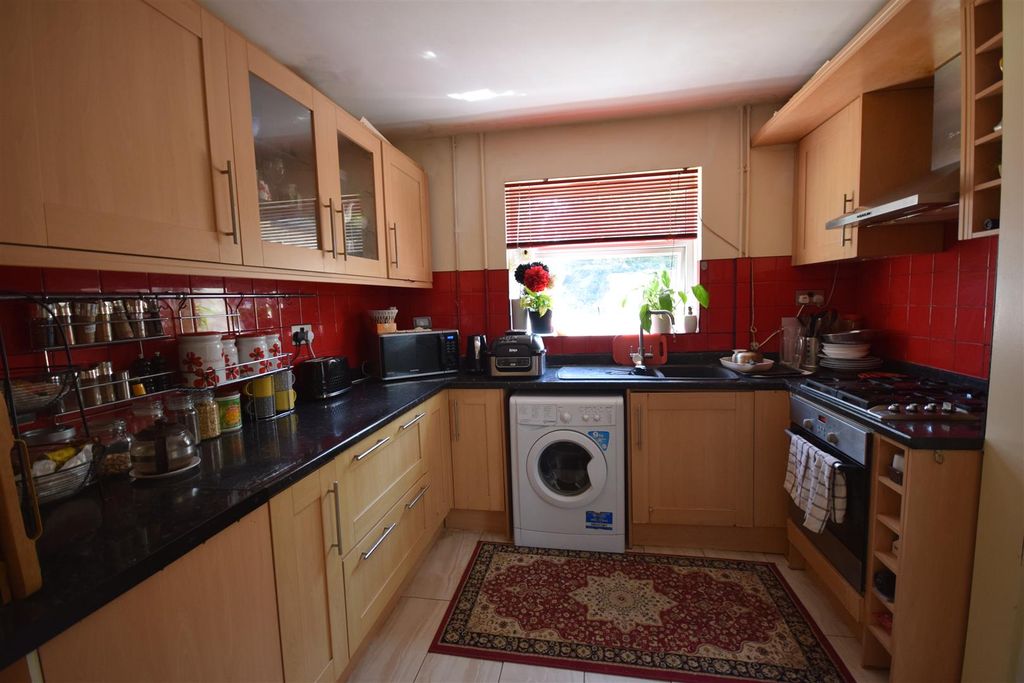 Property photo 3 of 13 Kitchen
