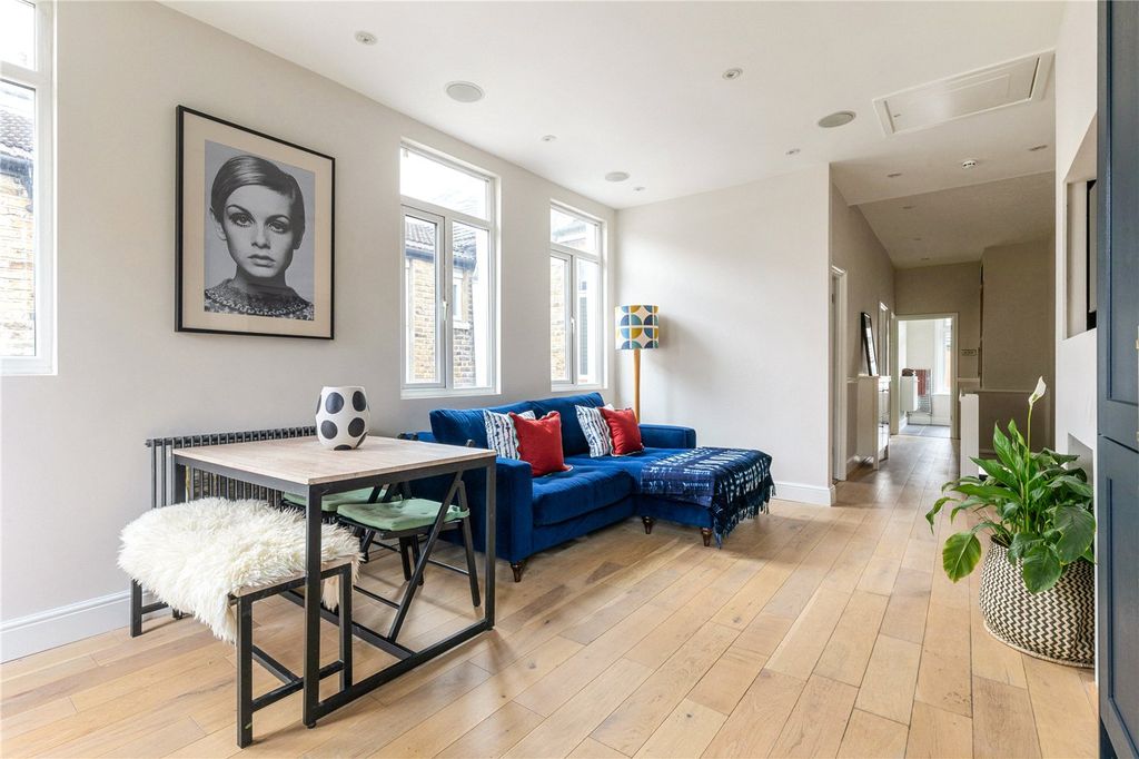 Property photo 2 of 12 Picture No. 11