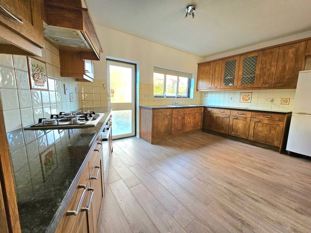 Property photo 3 of 15 Picture No. 11