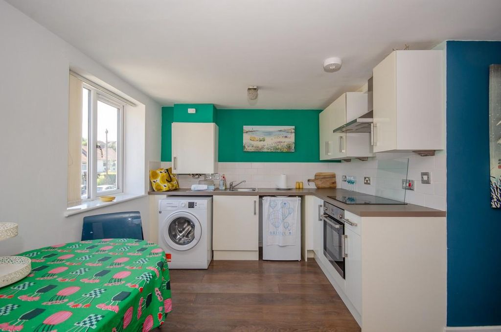 Property photo 3 of 11 Kitchen.Jpg
