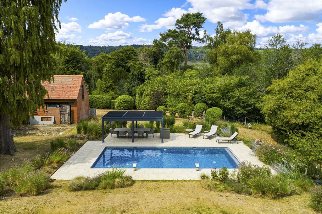 Property photo 3 of 31 Swimming Pool