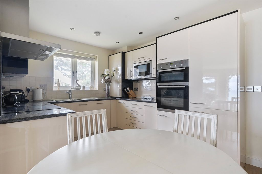Additional image 7 of 2 bed flat for saleSea Road, Carlyon Bay, St. Austell, Cornwall PL25
