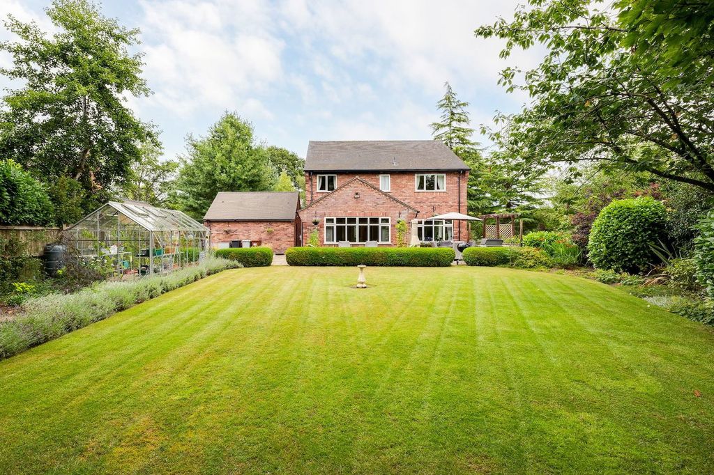 Property photo 2 of 40