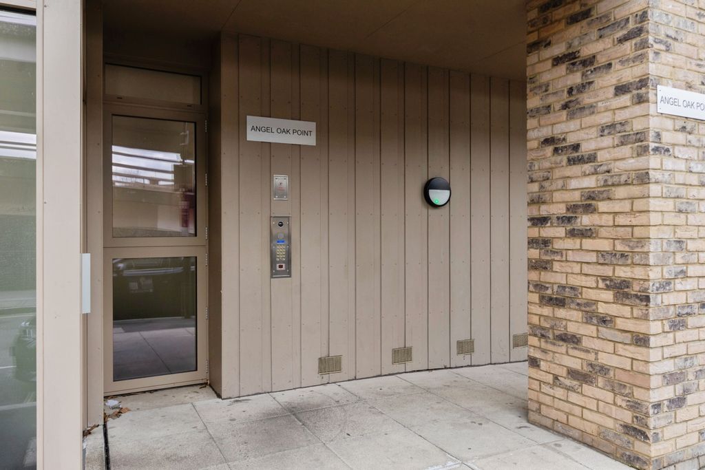 Property photo 1 of 20