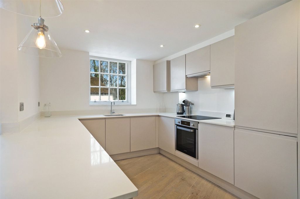 Property photo 3 of 10 Kitchen