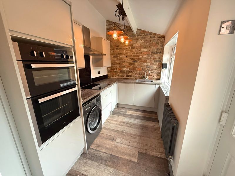 Property photo 2 of 19 Kitchen