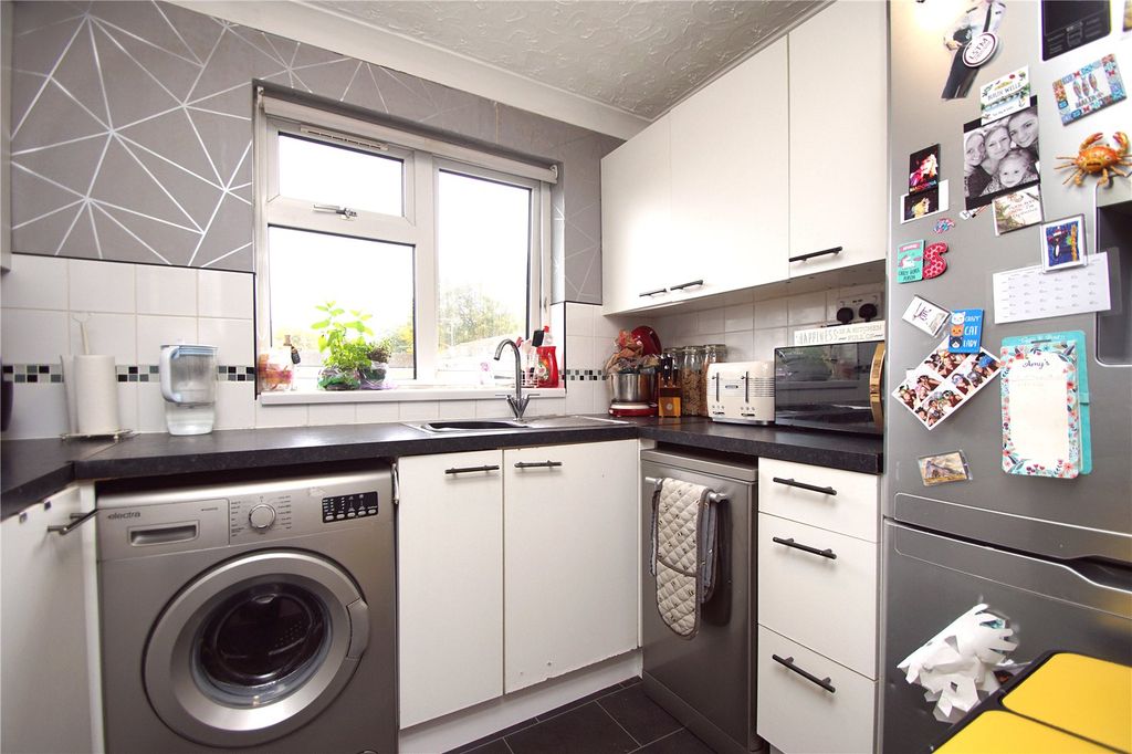 Property photo 2 of 10 Picture No. 06