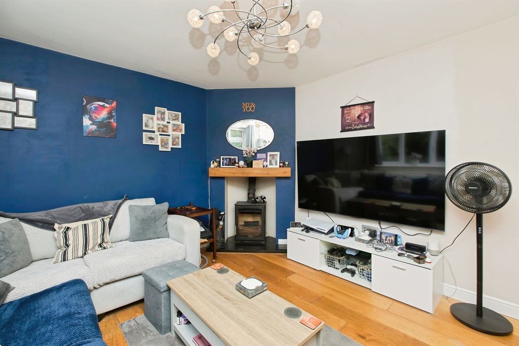 Property photo 3 of 19