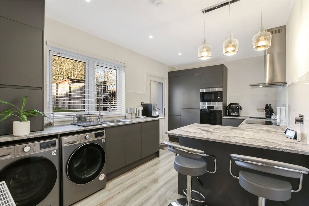 Property photo 3 of 17 Bathroom