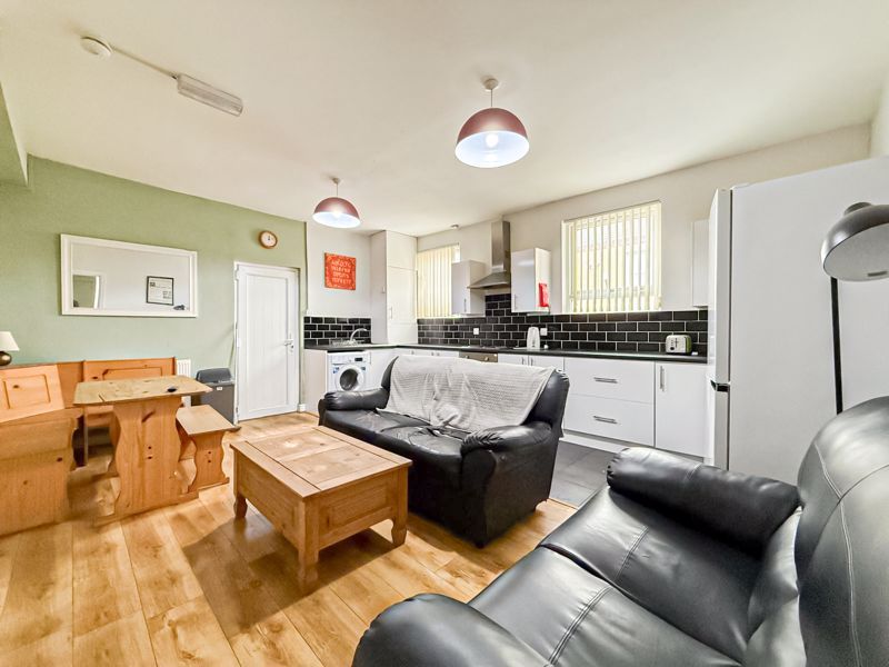 Property photo 2 of 11 Photo 4