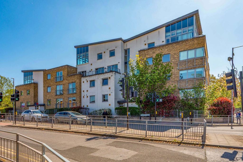 Property photo 1 of 9