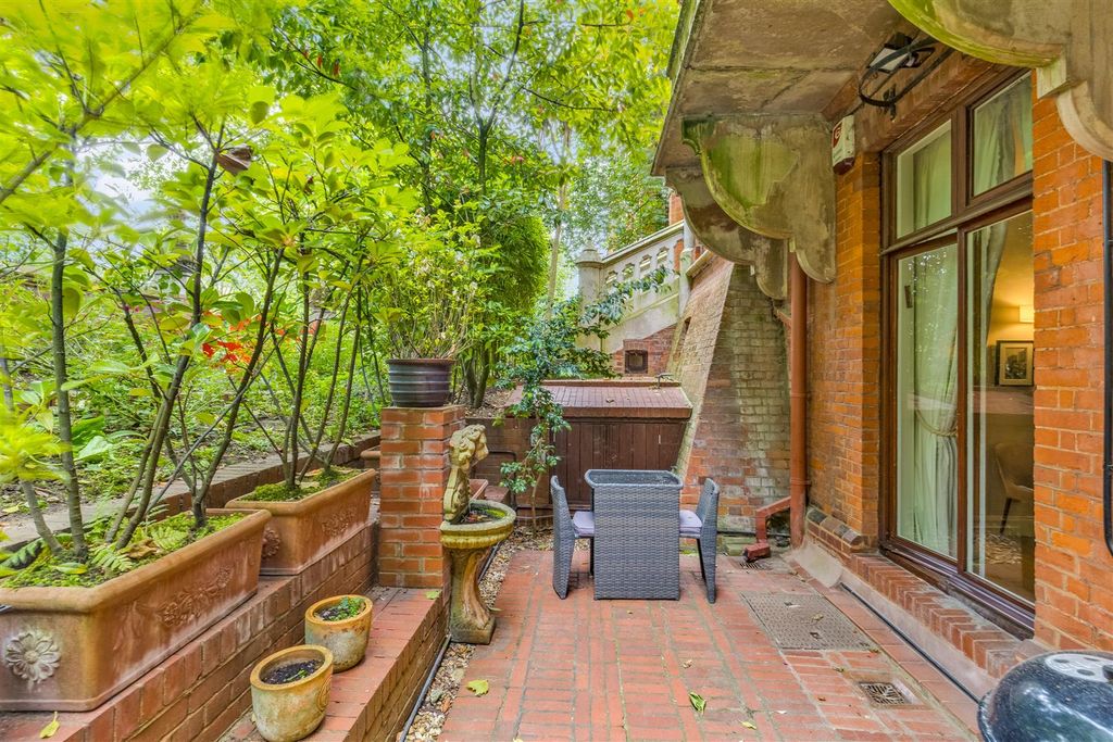 Property photo 2 of 12