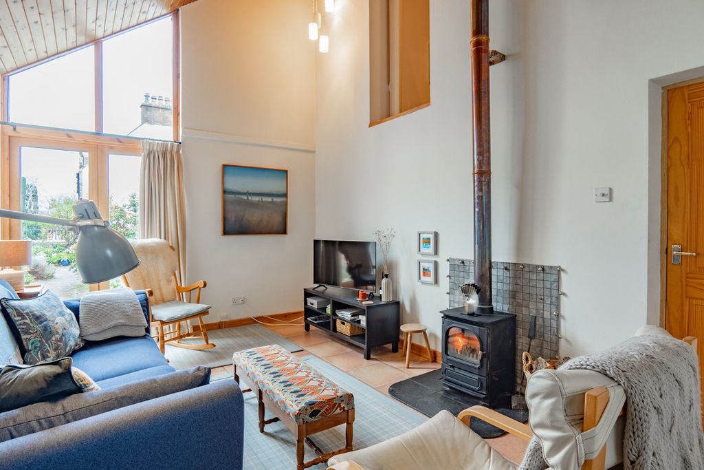 Property photo 2 of 34