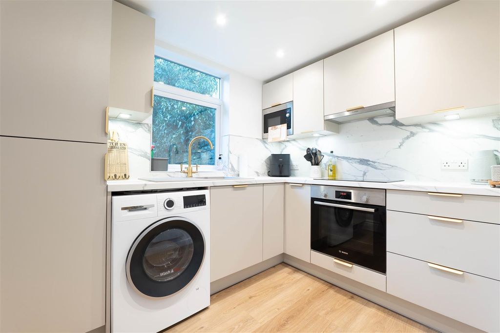 Property photo 3 of 30 Kitchen