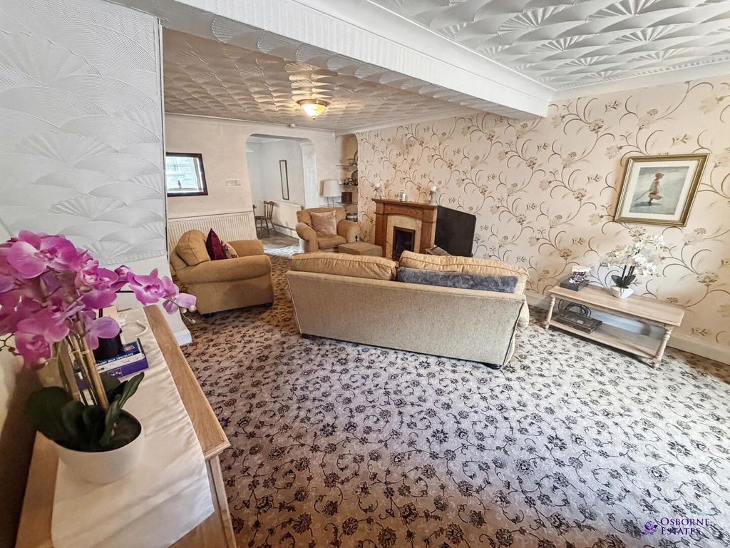 Property photo 3 of 19 Living Room