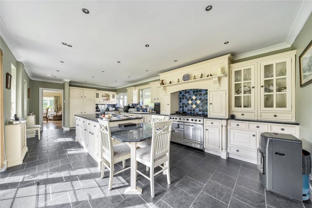 Property photo 3 of 33 Kitchen