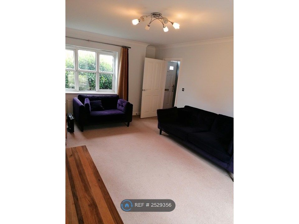 Property photo 2 of 10 Living Room