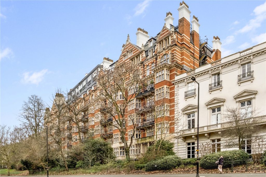 Property photo 2 of 18 External