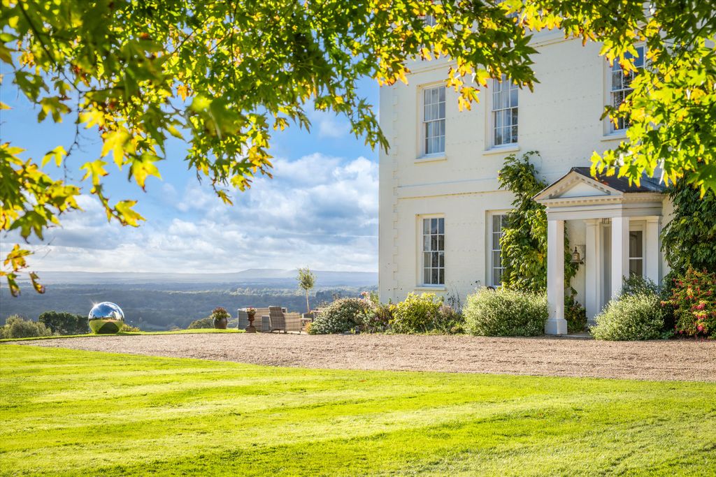 Property photo 2 of 33 Image