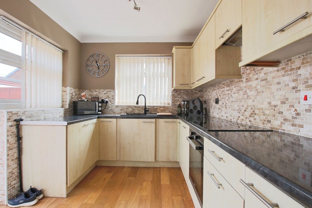 Property photo 2 of 12 4410335