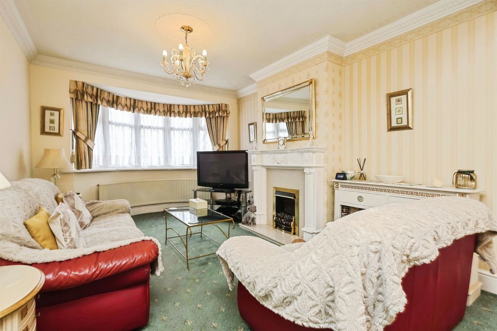 Property photo 3 of 22