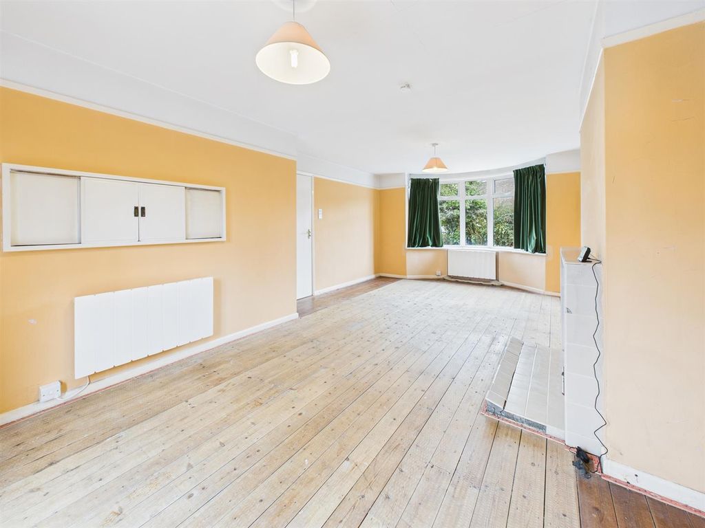 Property photo 3 of 12 Cam05510G0-Pr0146-Still002.Jpg