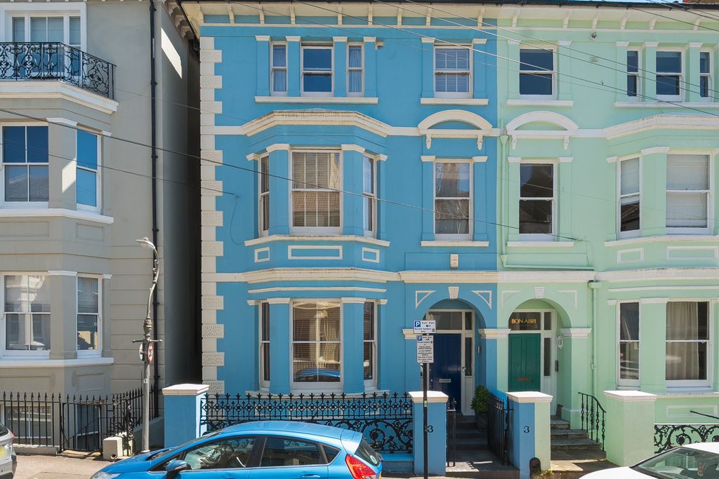 Property photo 2 of 19
