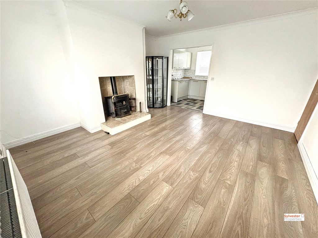 Property photo 2 of 20 Picture No. 17