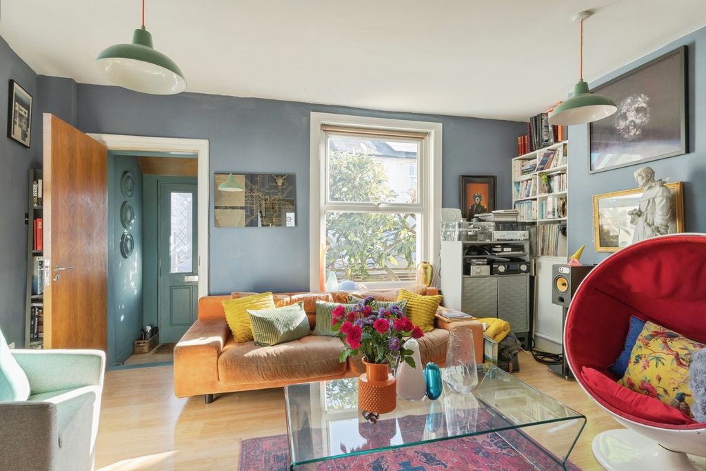 Property photo 3 of 12 Pbox-Img.Jpg