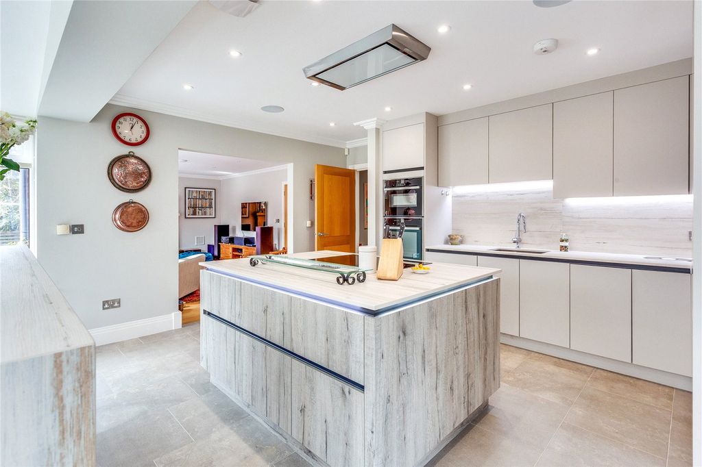 Property photo 3 of 16 Kitchen