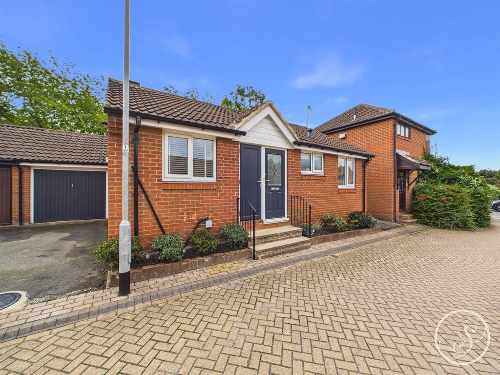 Property photo 1 of 18 External