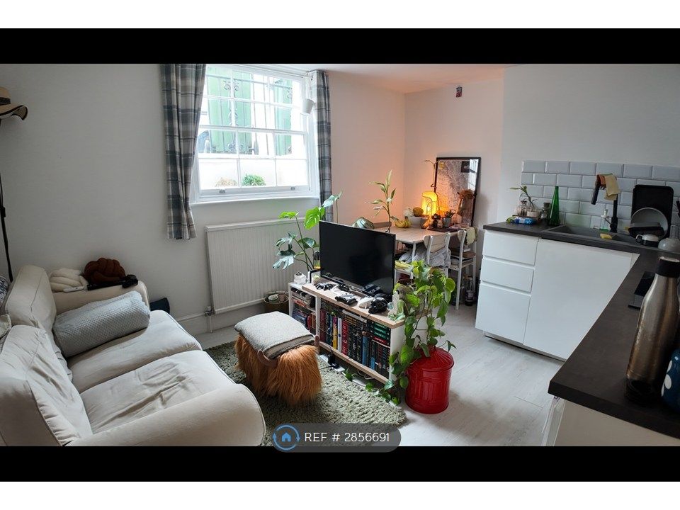 Property photo 2 of 7 Lounge