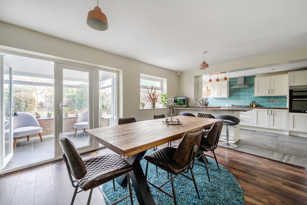 Property photo 2 of 17 Kitchen 4