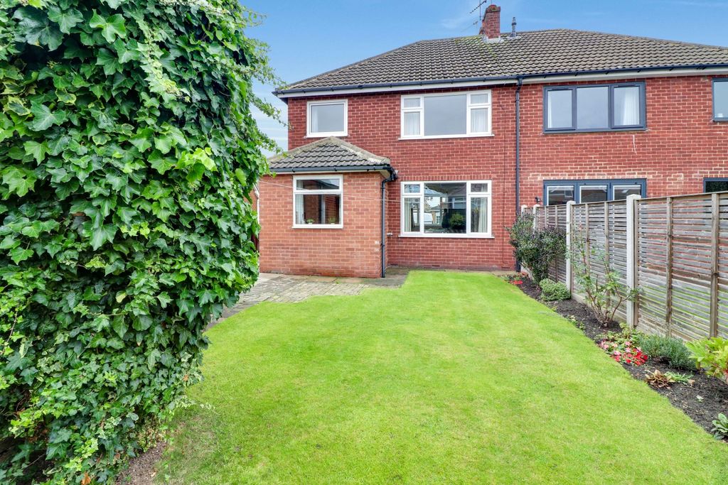 Property photo 3 of 21 Back Garden