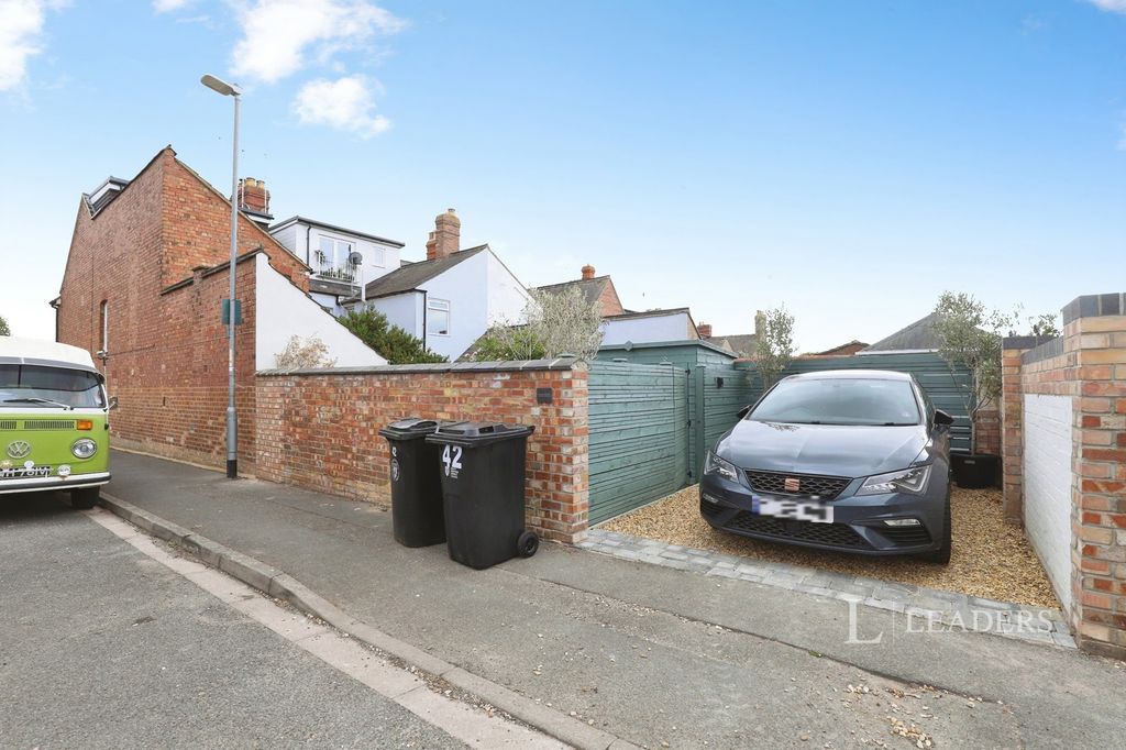 Property photo 2 of 21 Pbox-Img.Jpg