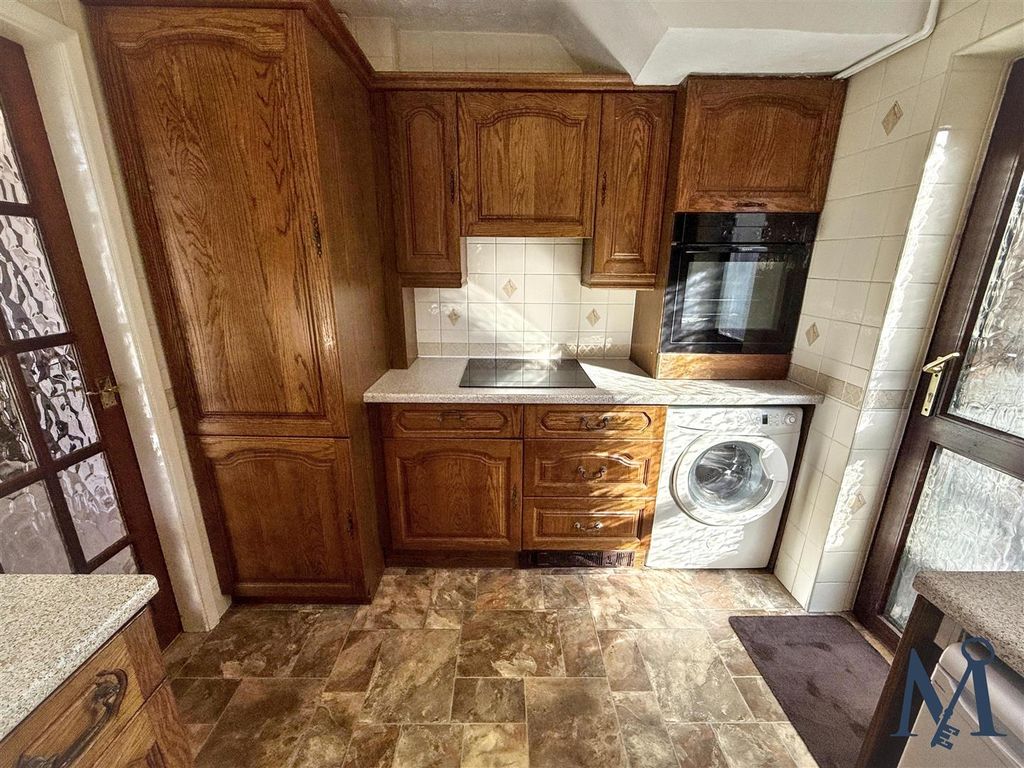 Property photo 2 of 25 Kitchen