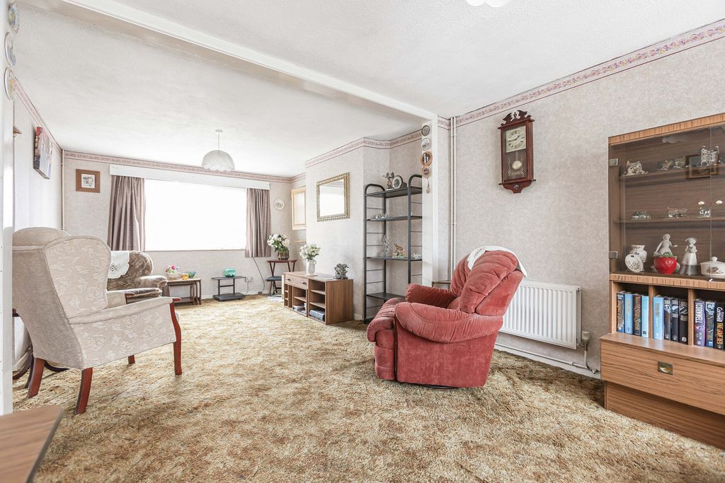 Property photo 2 of 18
