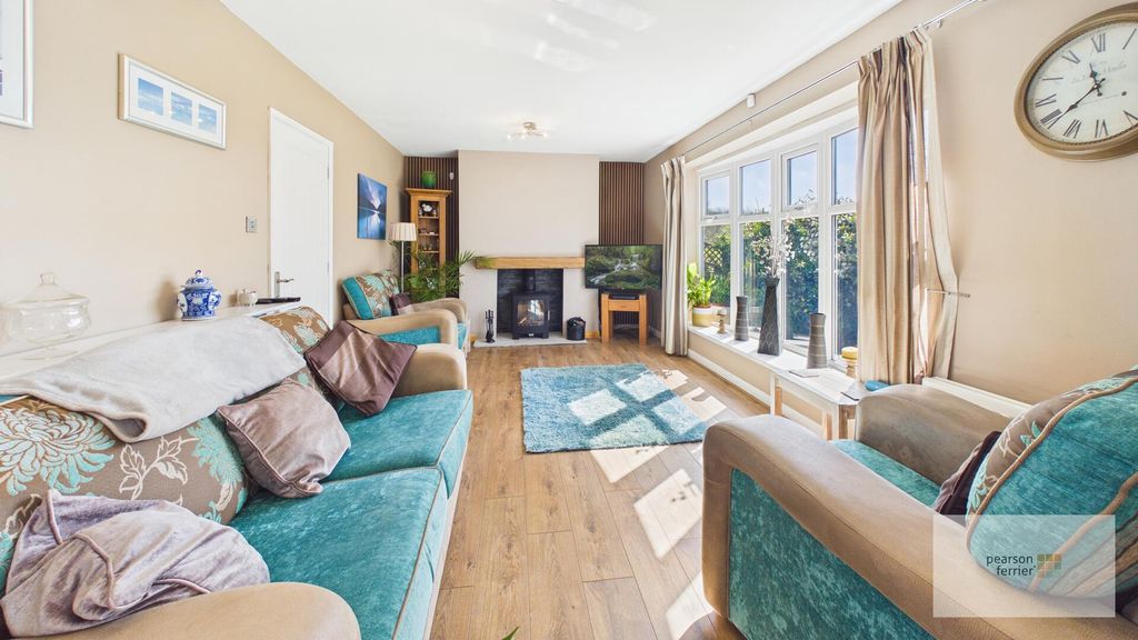 Property photo 2 of 31 Living Room