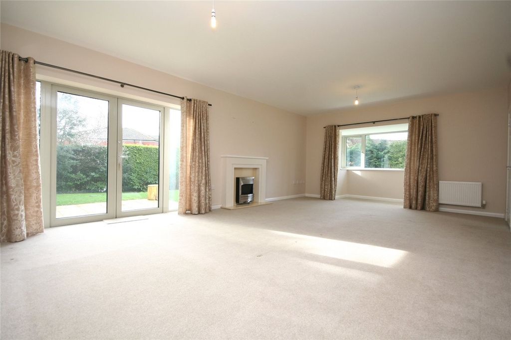 Property photo 3 of 32 Picture No. 02
