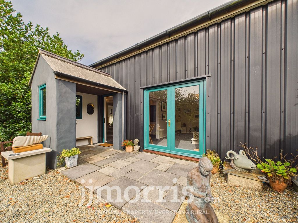 Property photo 2 of 37