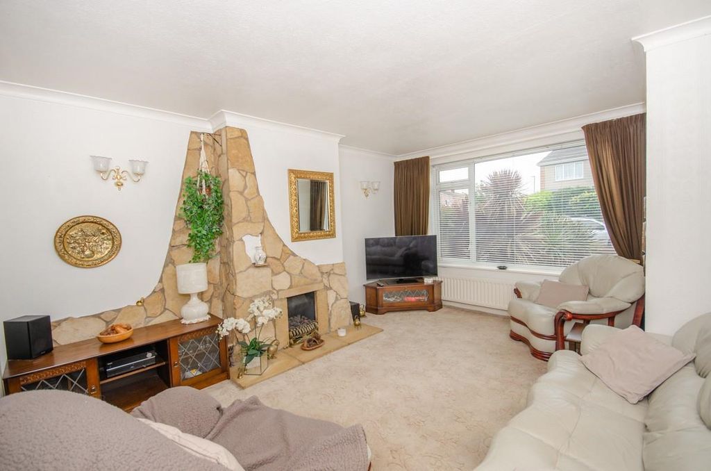 Property photo 2 of 20 Lounge.Jpg