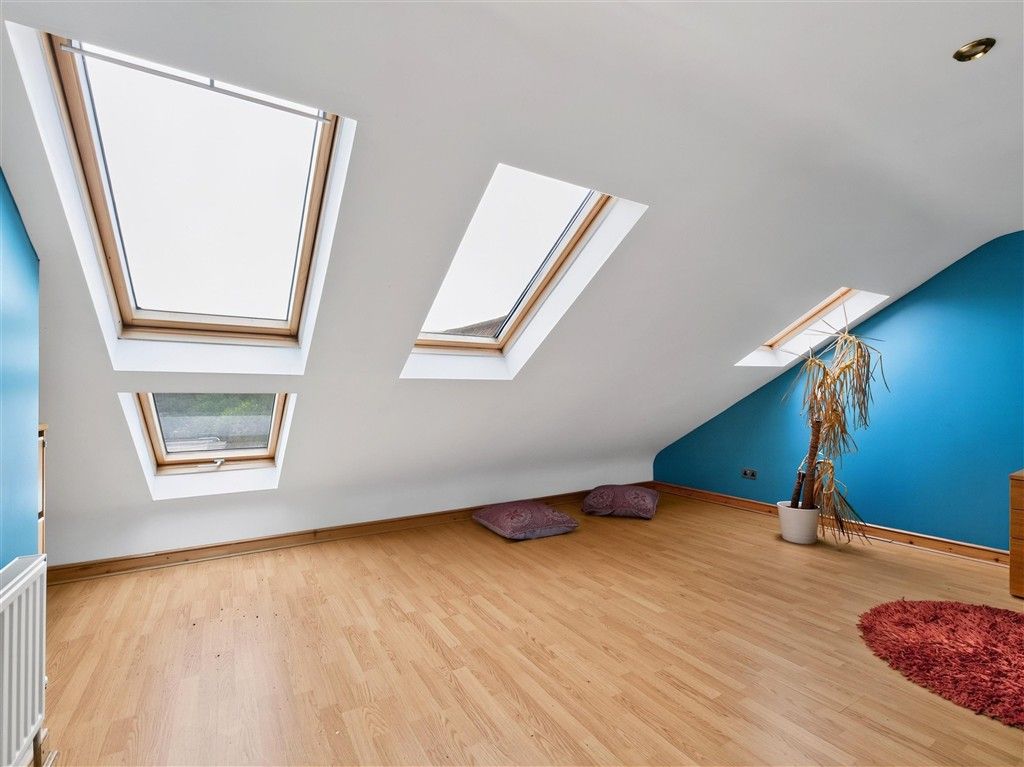 Property photo 3 of 17 Loft Room