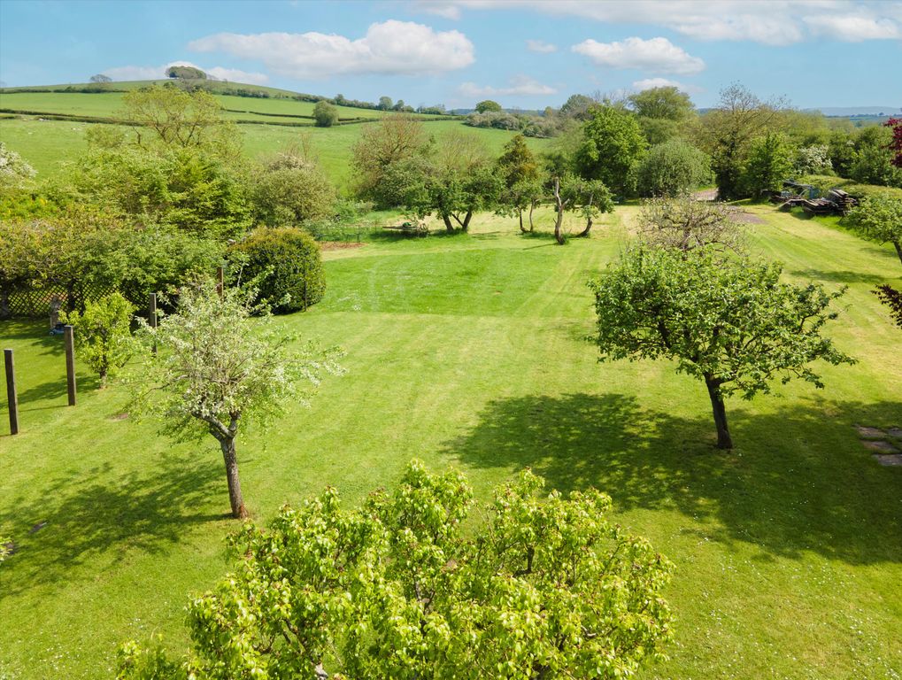 Property photo 2 of 34 Image