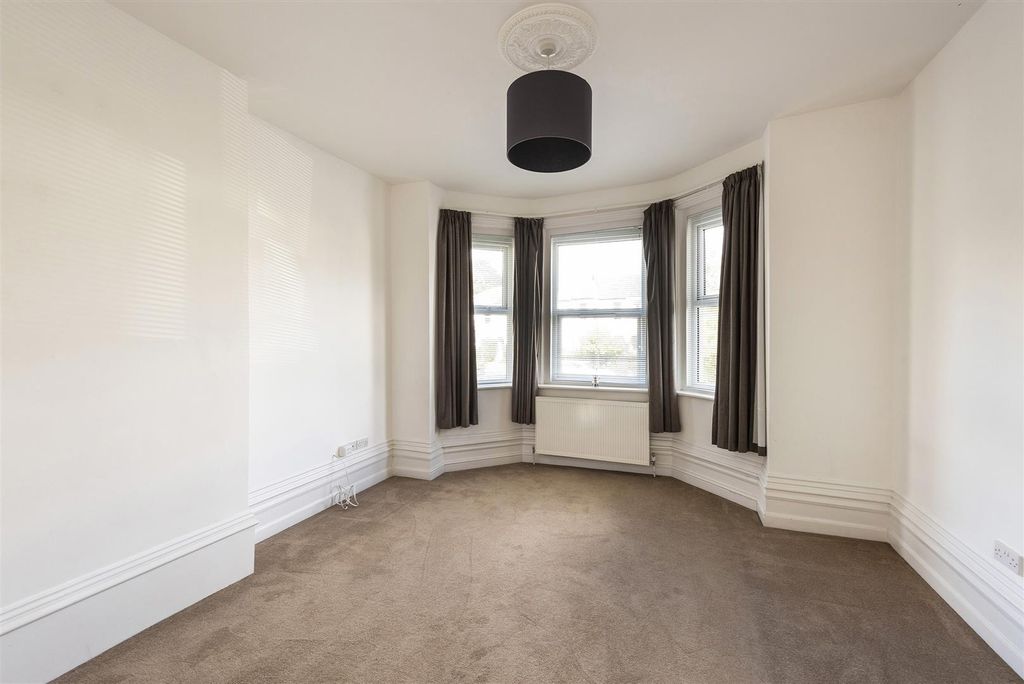 Property photo 2 of 5 Flat 3, 3 Park Rd, Tn4 9Jn 002.Jpg