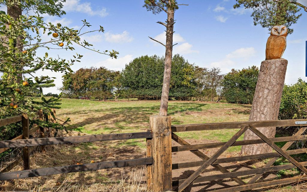 Property photo 2 of 37 Entrance