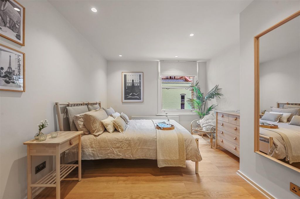 Property photo 2 of 16 Ol-Lat-9Binghamplace-3.Jpg